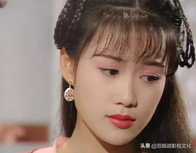 50歲梁小冰近照曝光,年齡越大,越變越美,網友:這一點都不科學啊