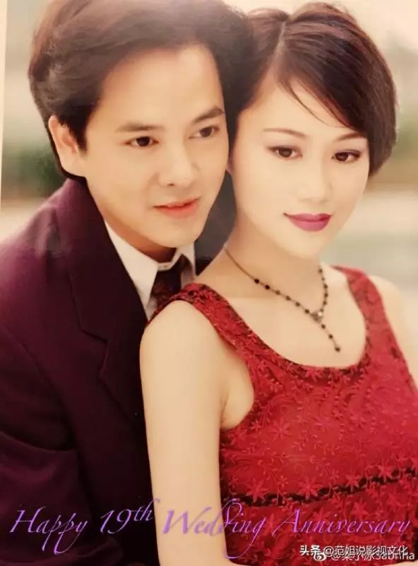 50歲梁小冰近照曝光,年齡越大,越變越美,網友:這一點都不科學啊