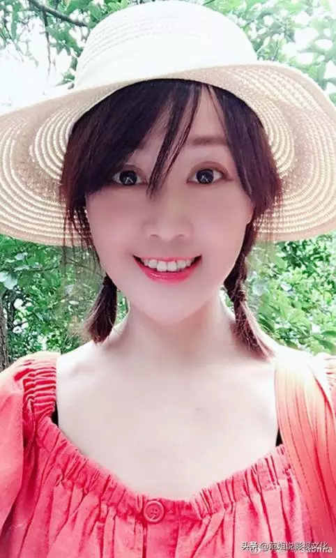 50歲梁小冰近照曝光,年齡越大,越變越美,網友:這一點都不科學啊
