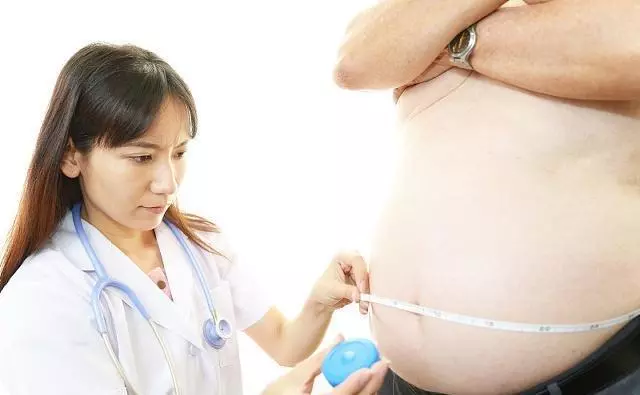 肚子鼓鼓像「懷孕」,早晚喝一杯它,刮油減肥,小肚子慢慢瘦下來