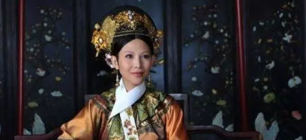 蔡少芬一家四口擠在80平閣樓,別嫌小,看看地段再說