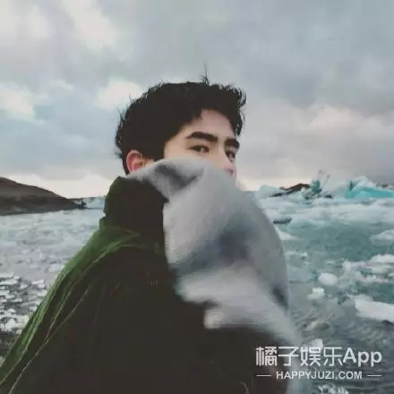 明星雜誌竟都這麼拍出來的...捂住嘴巴努力不讓自己笑出聲!
