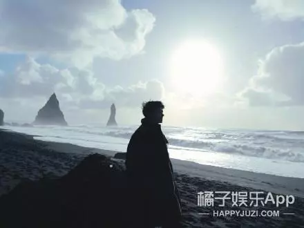 明星雜誌竟都這麼拍出來的...捂住嘴巴努力不讓自己笑出聲!
