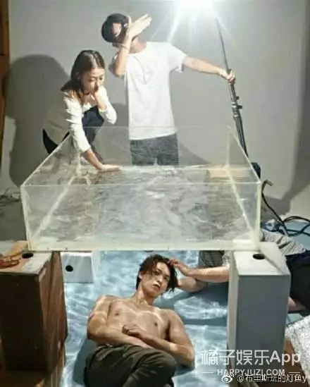 明星雜誌竟都這麼拍出來的...捂住嘴巴努力不讓自己笑出聲!