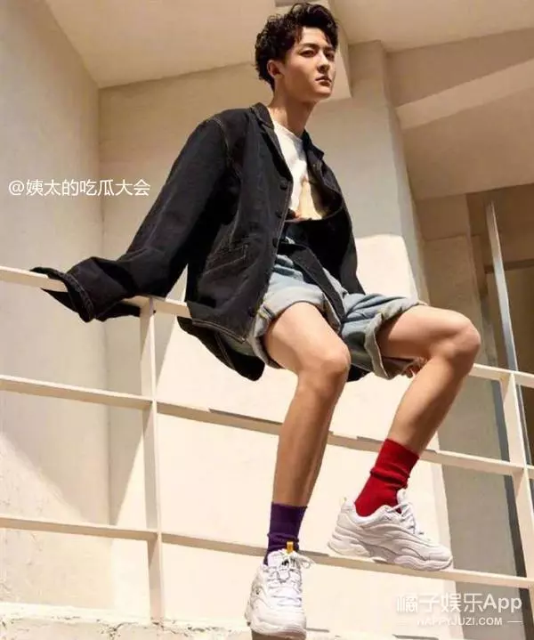 明星雜誌竟都這麼拍出來的...捂住嘴巴努力不讓自己笑出聲!