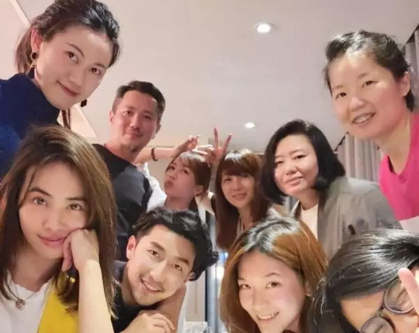 蔡依林素顏與好友聚會,與濃妝狀態判若兩人,網友:哪像39歲?