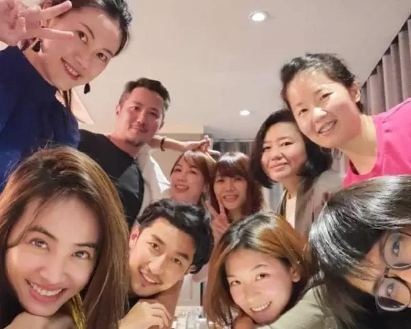 蔡依林素顏與好友聚會,與濃妝狀態判若兩人,網友:哪像39歲?