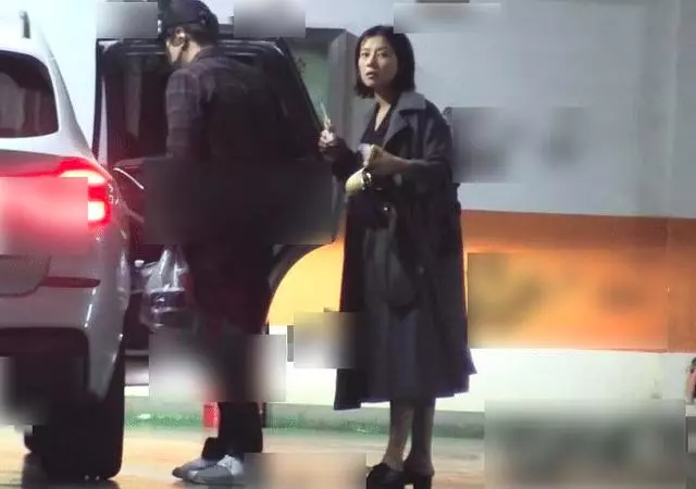 高圓圓趙又廷合體現身,高圓圓腹部凸起明顯,趙又廷全程小心攙扶