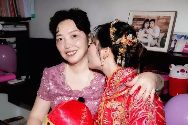 小姑子結婚我隨禮八百,看到她發的朋友圈,我追加了兩千