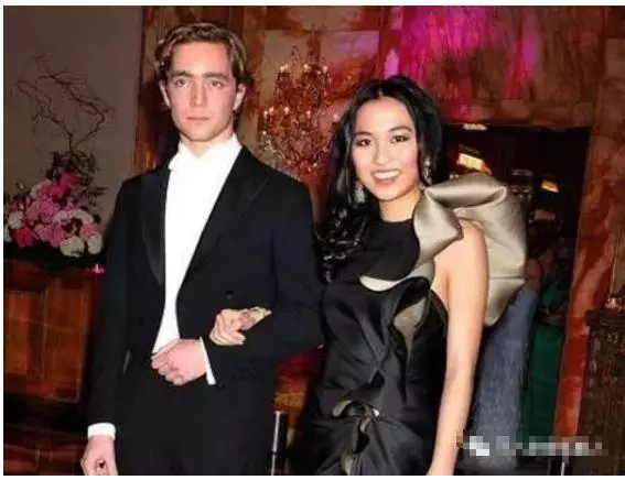 豪門孫輩:霍英東外孫女驚艷,李嘉誠孫女普通,他家的卻丑不堪言