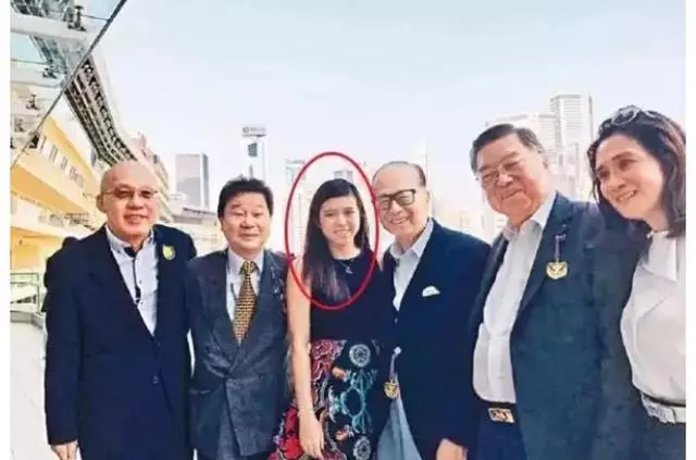 豪門孫輩:霍英東外孫女驚艷,李嘉誠孫女普通,他家的卻丑不堪言