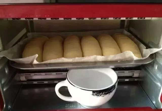 會拉絲的香蔥肉鬆麵包,基本店面每個店面都賣的熱銷品