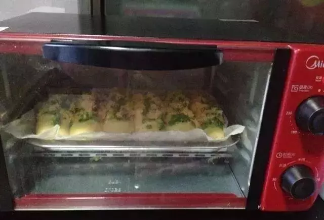 會拉絲的香蔥肉鬆麵包,基本店面每個店面都賣的熱銷品