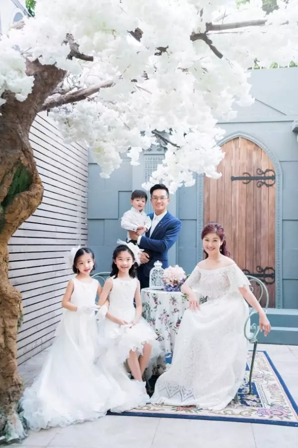 慶祝結婚10週年 陳琪夫婦與兒女再拍婚紗照 | 東方網 | 馬來西亞東方日報
