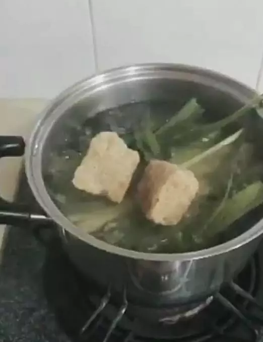試試《養生香茅茶》做法簡單,健胃助消化、去除風濕,而且你會發現它很好喝