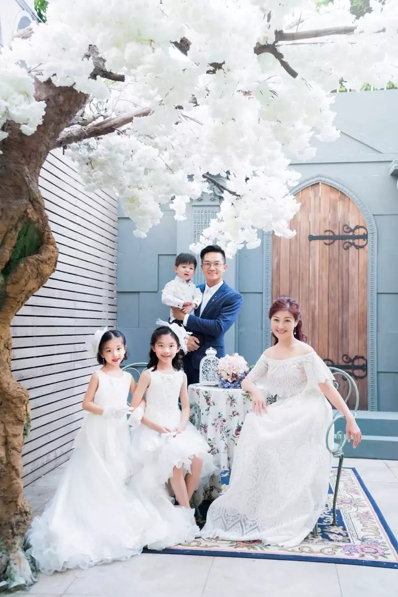 【超甜蜜TVB凍齡夫妻】陳琪胡諾言結婚10周年「和子女再拍溫馨婚照」全家超高顏值驚呆網民!