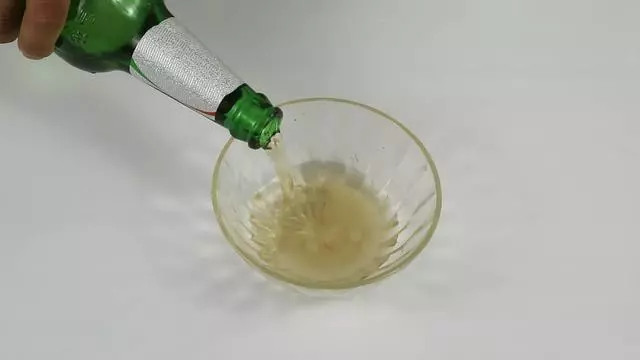 晚上睡覺再也不怕有蚊子了,床邊放一個盆,跟蚊子說再見