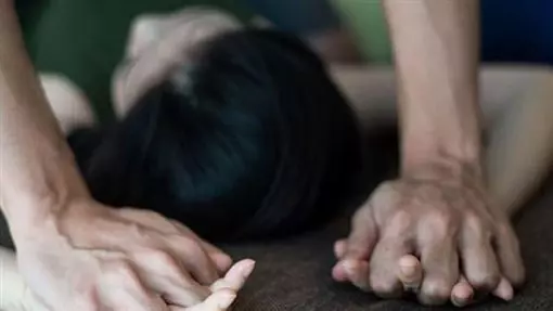 一個接一個…17歲少女遭10男下藥輪暴 閨密竟冷笑觀戰