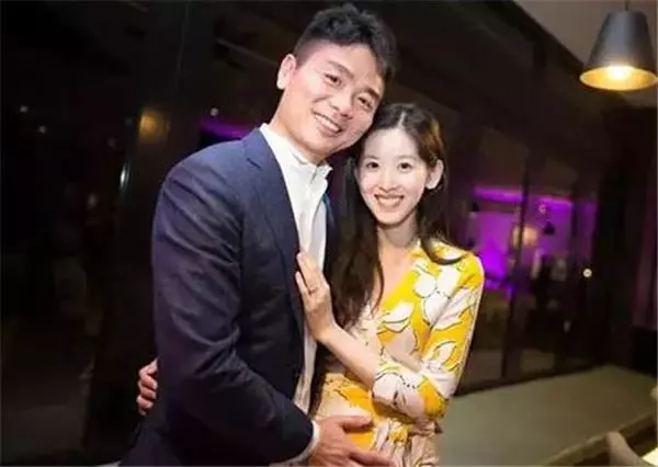 16歲因一張照片紅遍網路,卻與大19歲大叔結婚,如今的她和馬雲名列富豪榜!