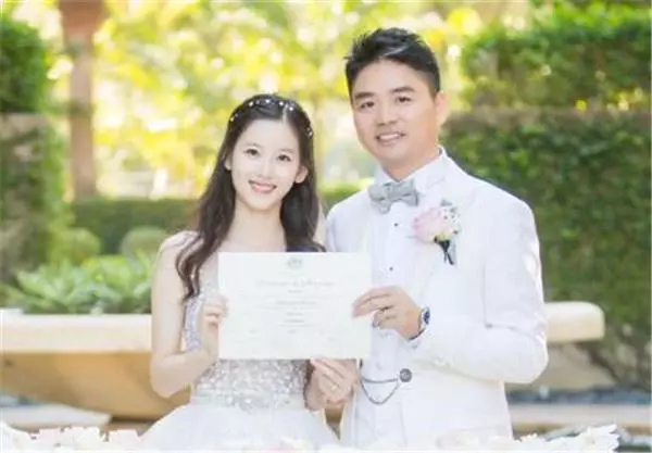 16歲因一張照片紅遍網路,卻與大19歲大叔結婚,如今的她和馬雲名列富豪榜!