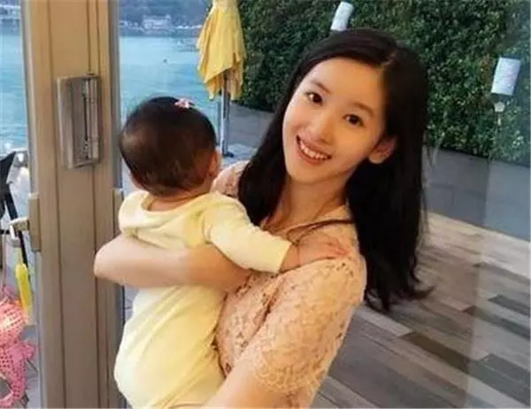 16歲因一張照片紅遍網路,卻與大19歲大叔結婚,如今的她和馬雲名列富豪榜!