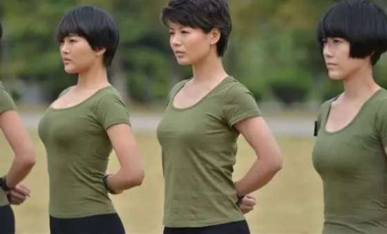 越南女兵為何規定不準穿內衣? 驚為天人的原因竟然是...