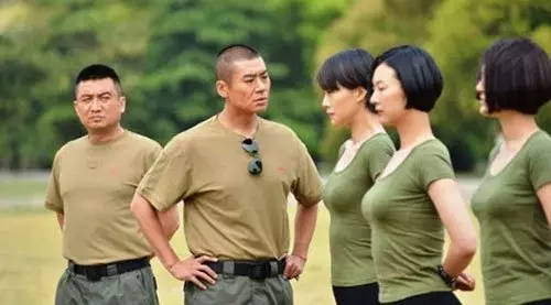 越南女兵為何規定不準穿內衣? 驚為天人的原因竟然是...