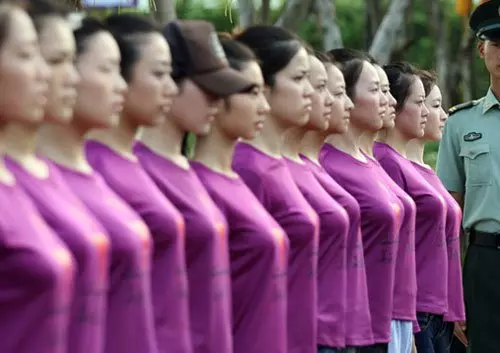 越南女兵為何規定不準穿內衣? 驚為天人的原因竟然是...
