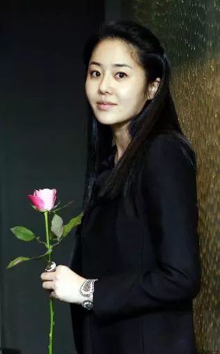 娛樂圈又一女星宣布離婚,放棄孩子撫養權,索要15億分手費?