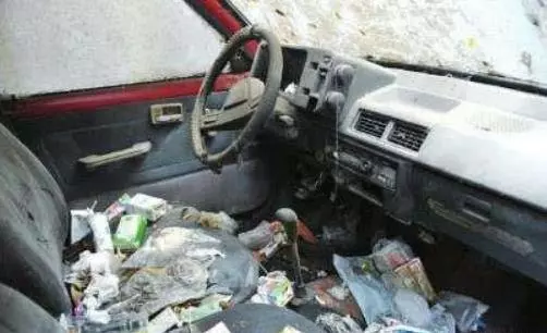 車子借給朋友,還車的時候朋友洗了車還給加滿油,車主卻說:以後再也不借
