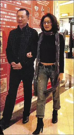 54歲李芳雯近照曝光,為撇「惡婆婆」居住北京,淚訴:懷孕吞53顆安眠藥自殺,再也不相信男人