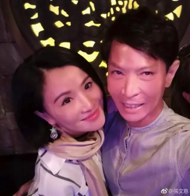 59歲綠葉吳廷燁演技一流更有人情味,從豪宅搬回公屋照顧93歲母親!