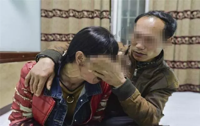 繼母兒子結婚親爸給6萬,我結婚繼母給我爛書包,打開後一夜未眠