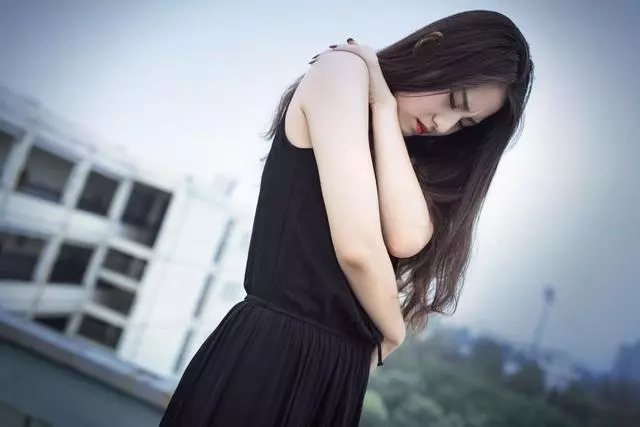 婆婆送我一老氣的包,我直接轉手送人,第二天對方連忙送還