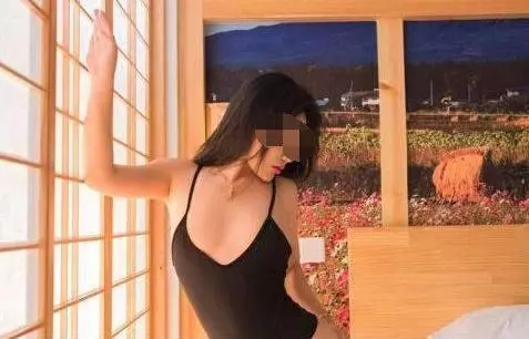 婆婆送我一老氣的包,我直接轉手送人,第二天對方連忙送還
