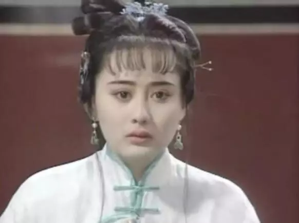 44歲陳德容近照透著濃濃過氣網紅味,中年女星自拍為何都一言難盡!