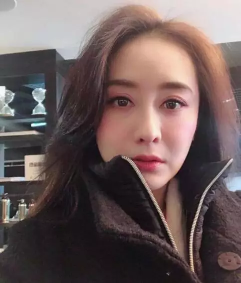 44歲陳德容近照透著濃濃過氣網紅味,中年女星自拍為何都一言難盡!