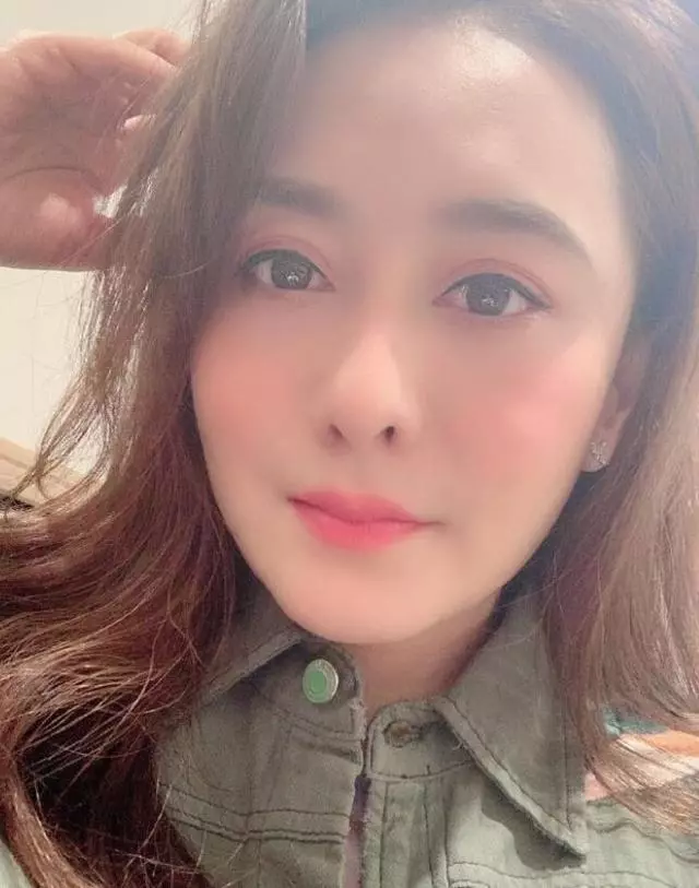 44歲陳德容近照透著濃濃過氣網紅味,中年女星自拍為何都一言難盡!