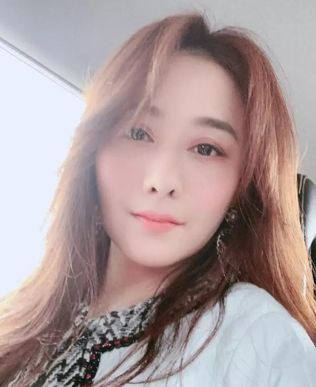 44歲陳德容近照透著濃濃過氣網紅味,中年女星自拍為何都一言難盡!