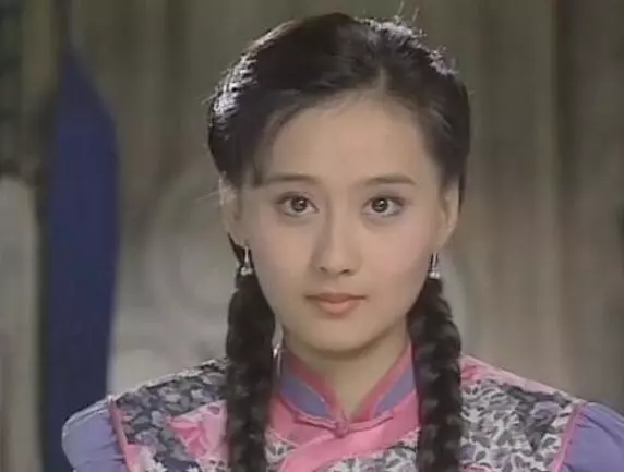 44歲陳德容近照透著濃濃過氣網紅味,中年女星自拍為何都一言難盡!