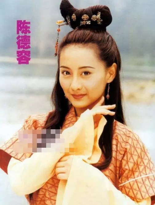 44歲陳德容近照透著濃濃過氣網紅味,中年女星自拍為何都一言難盡!