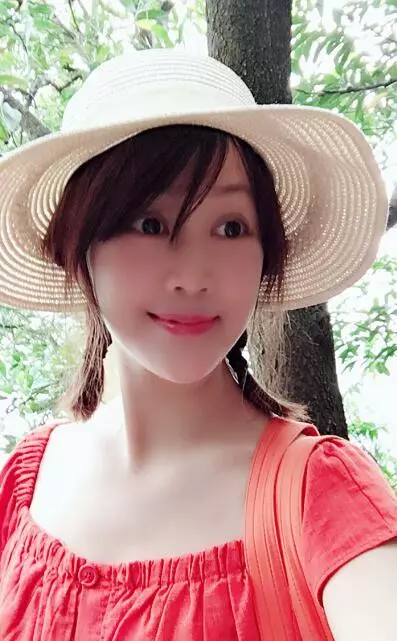 44歲陳德容近照透著濃濃過氣網紅味,中年女星自拍為何都一言難盡!