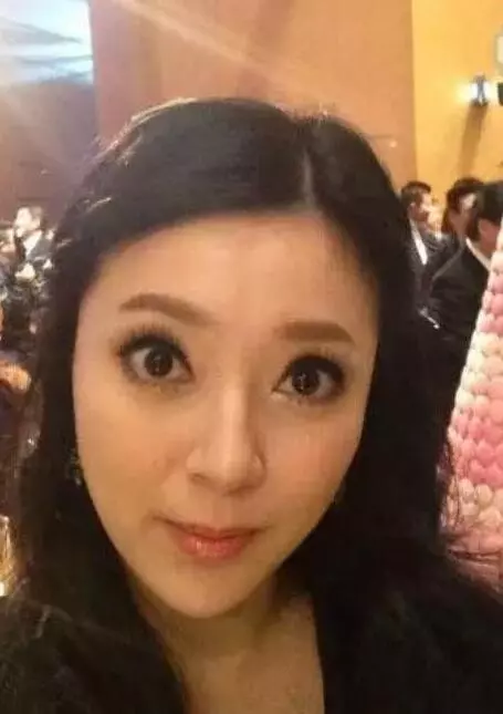 44歲陳德容近照透著濃濃過氣網紅味,中年女星自拍為何都一言難盡!