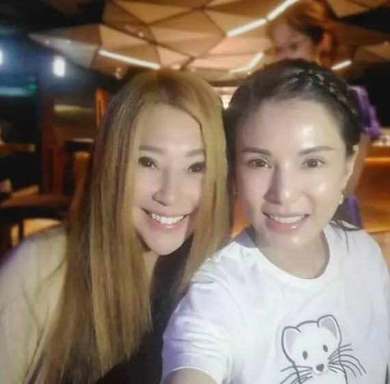 44歲陳德容近照透著濃濃過氣網紅味,中年女星自拍為何都一言難盡!