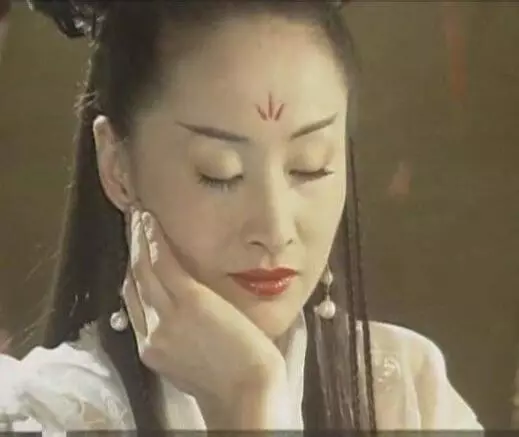 44歲陳德容近照透著濃濃過氣網紅味,中年女星自拍為何都一言難盡!