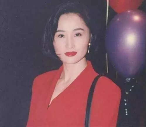 44歲陳德容近照透著濃濃過氣網紅味,中年女星自拍為何都一言難盡!