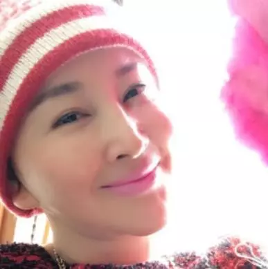 44歲陳德容近照透著濃濃過氣網紅味,中年女星自拍為何都一言難盡!