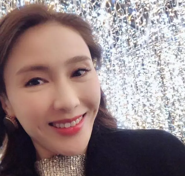 44歲陳德容近照透著濃濃過氣網紅味,中年女星自拍為何都一言難盡!