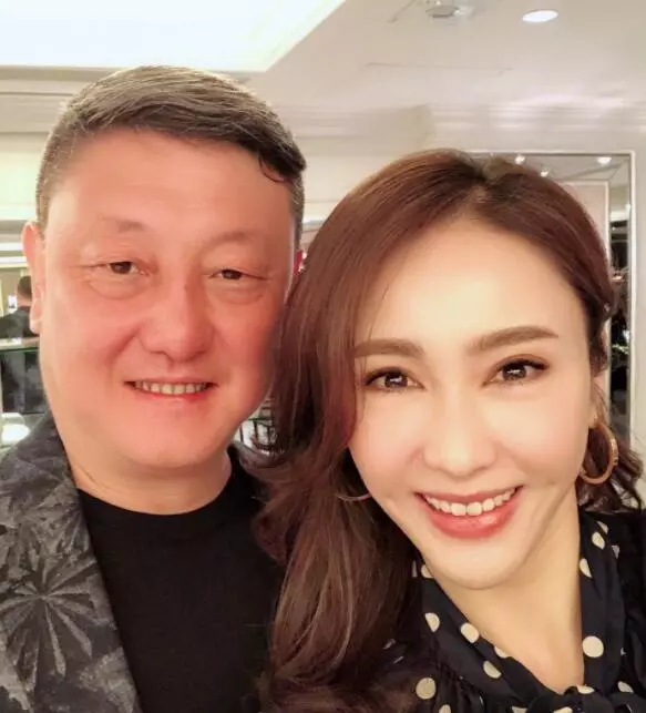 44歲陳德容近照透著濃濃過氣網紅味,中年女星自拍為何都一言難盡!
