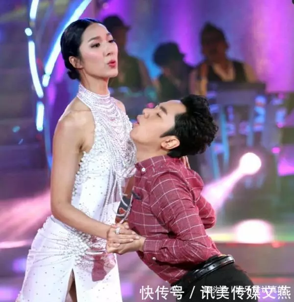 王祖藍夫婦為女兒舉辦宴會,李亞男身材走樣,疑似為二胎做準備!